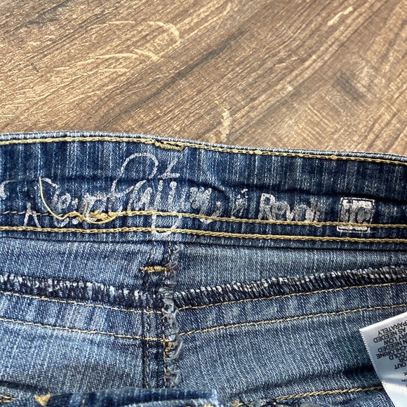 Revolt Girls Jean Short - Picture 3 of 6